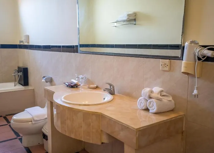 Family 4 Bed With Private Pool In